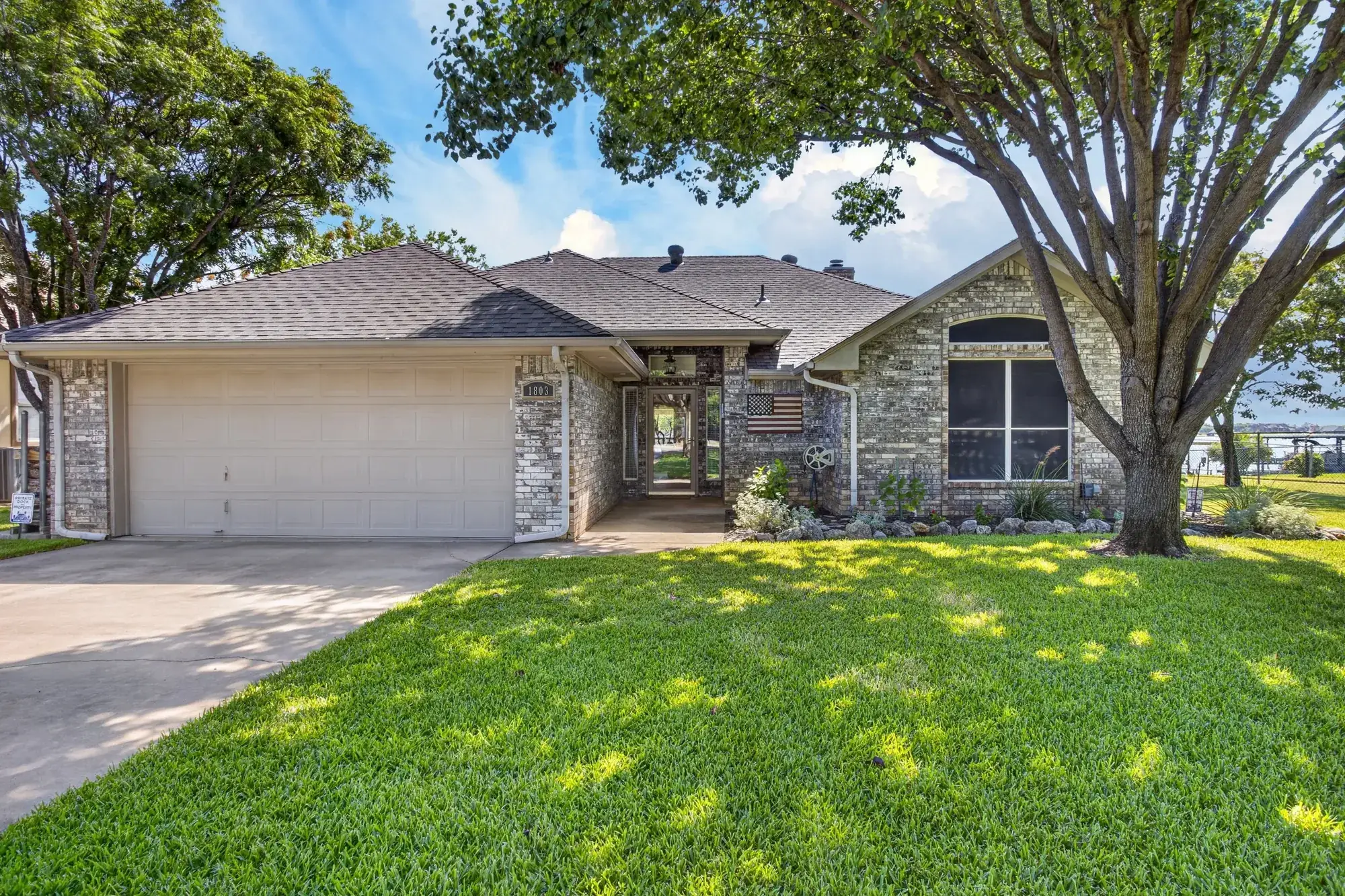 Single family home at 1803 Chisec Court in Granbury Texas